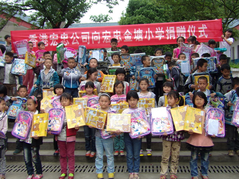 捐贈書包.JPG