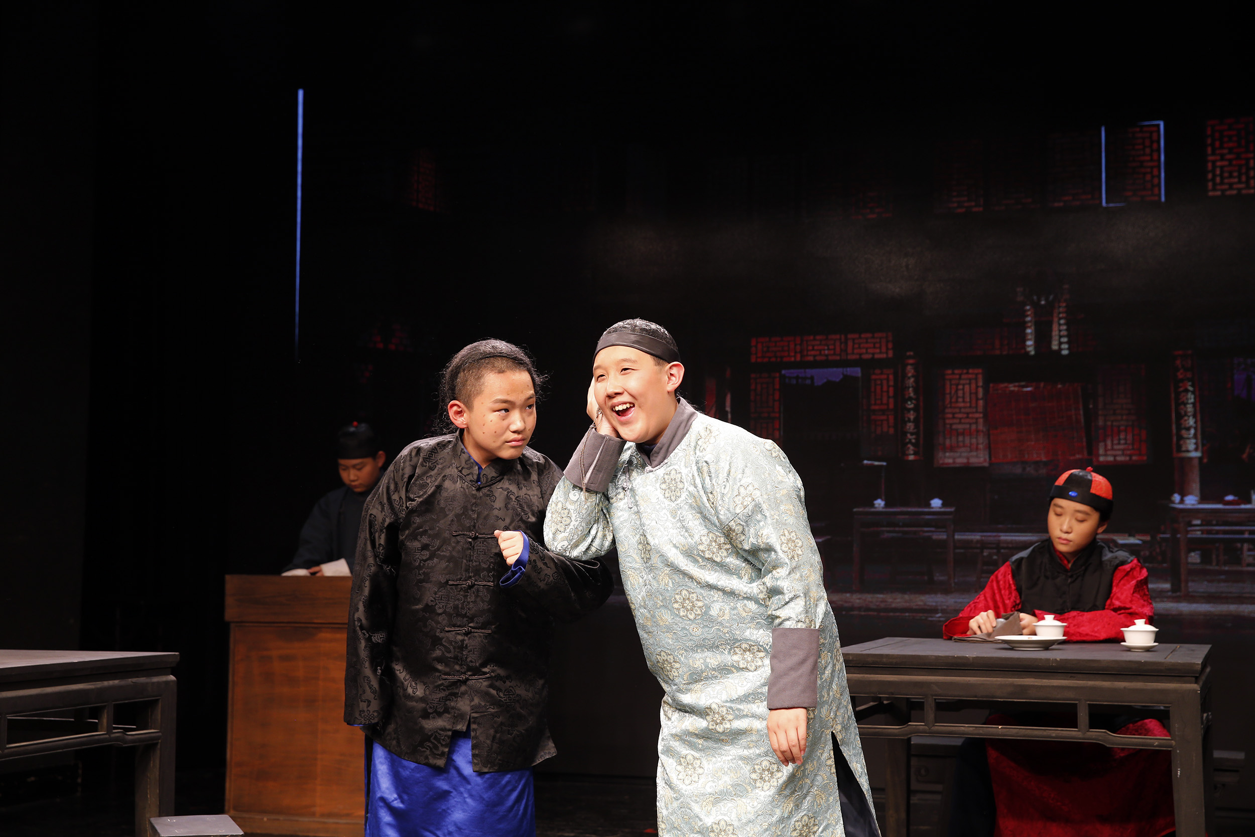 (图文)中学生北京人艺剧场上演话剧《茶馆》
