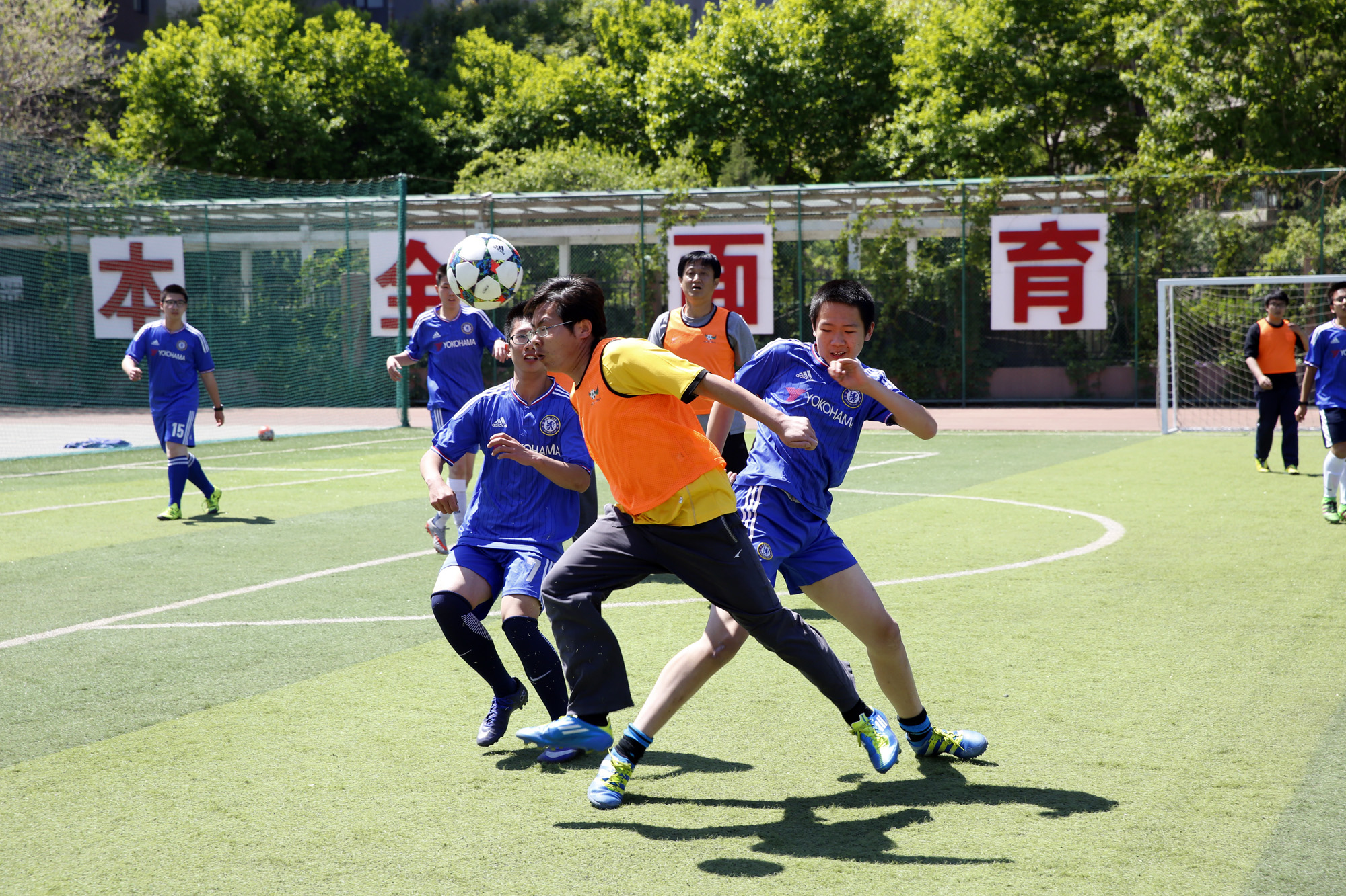 图文师生足球友谊赛
