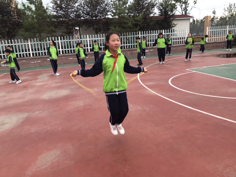 身体免疫力,近日,山东省荣成市好运角小学开展了"阳光体育大课间"活动